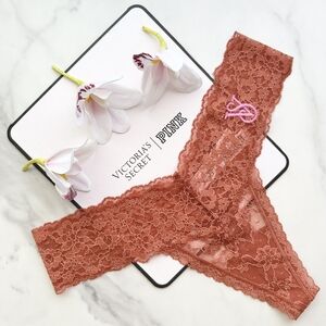 NWT VICTORIA'S SECRET THE LACIE POSEY LACE THONG PANTY IN GINGERBREAD SIZE S/M